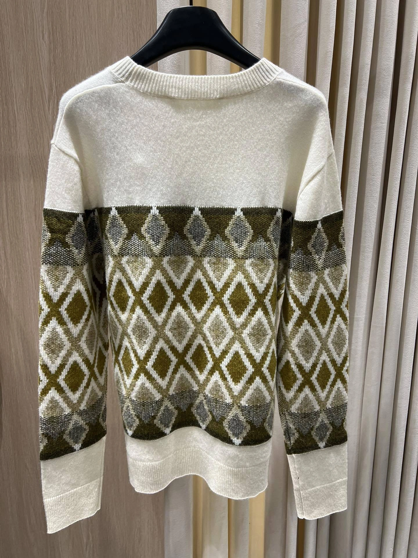 wg.luxury- 7o9385r embroidery wool item:E-F140I2752H